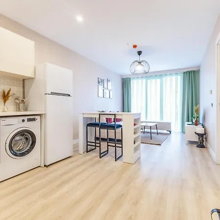 Chic Modern And Ample Flat Near Finance Apartment *